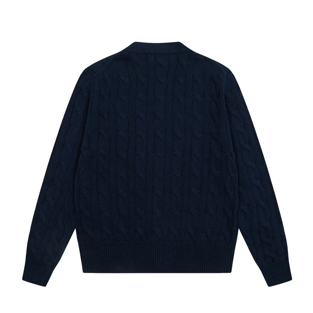 P250 Top quality" Style number: DS113# (not off the shelves all year round) [Ralph Lauren large V-neck solid color pony embroidered logo twist knitted cardigan] ✅Ralph Lauren classic basic versatile goddess style large V-neck knitted cardigan jacket ✅Main supply platform live broadcast Wholesale entities Replenish when out of stock Not off the shelves ✅ZP quality 1:1 version Scan the code to enter the GF website Counter quality ✅Detailed quality is the only one in Guangzhou Imported quality cotton yarn, focusing on high-end, cost-effective, good quality needless to say ✅The version is restored to the original order, the maximum size can be worn up to 160 pounds, loose, comfortable and stress-free ✅The upper body is simple and easy to match, ootd must-have style, good-looking clothes are never picky, a must-have in the goddess' wardrobe. Size: S-XL Color: Black White Gray Light Blue Khaki Pink Yellow Chinese Red Navy Blue White Label Navy Blue Red Label